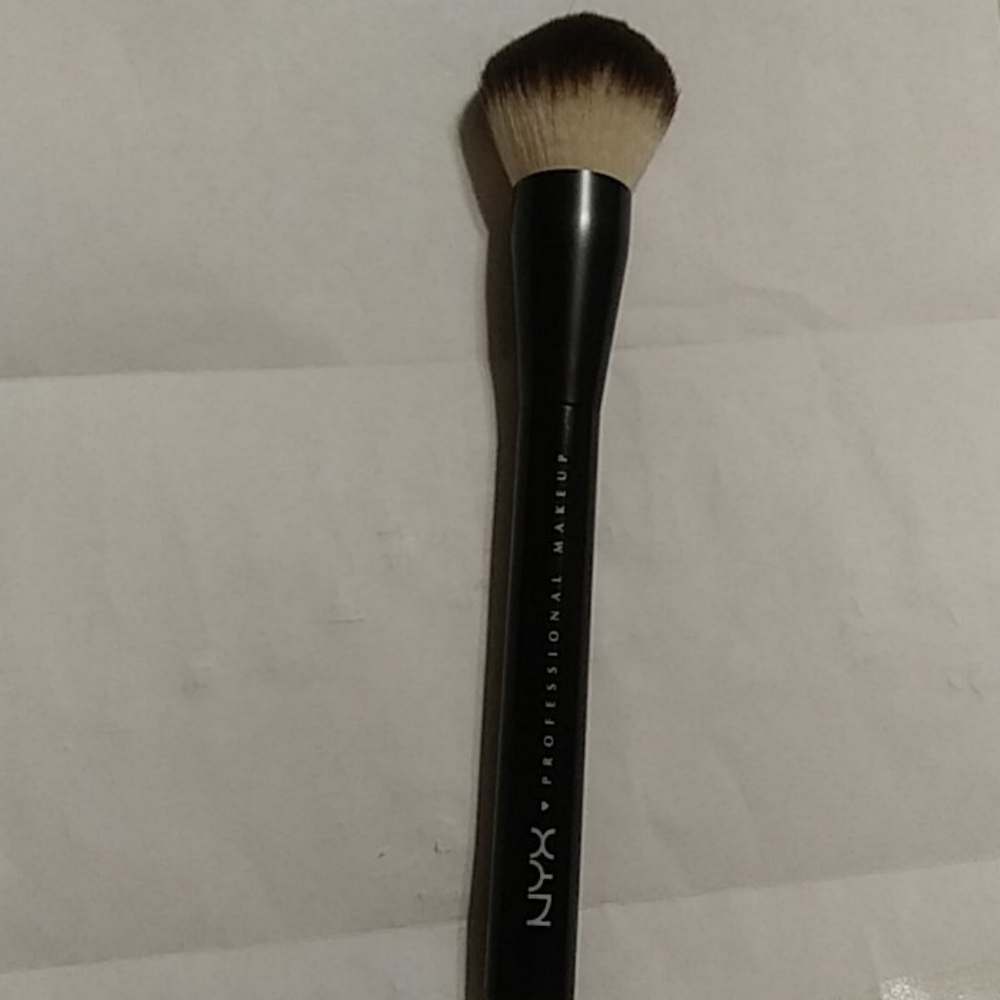 nyx 03 brush